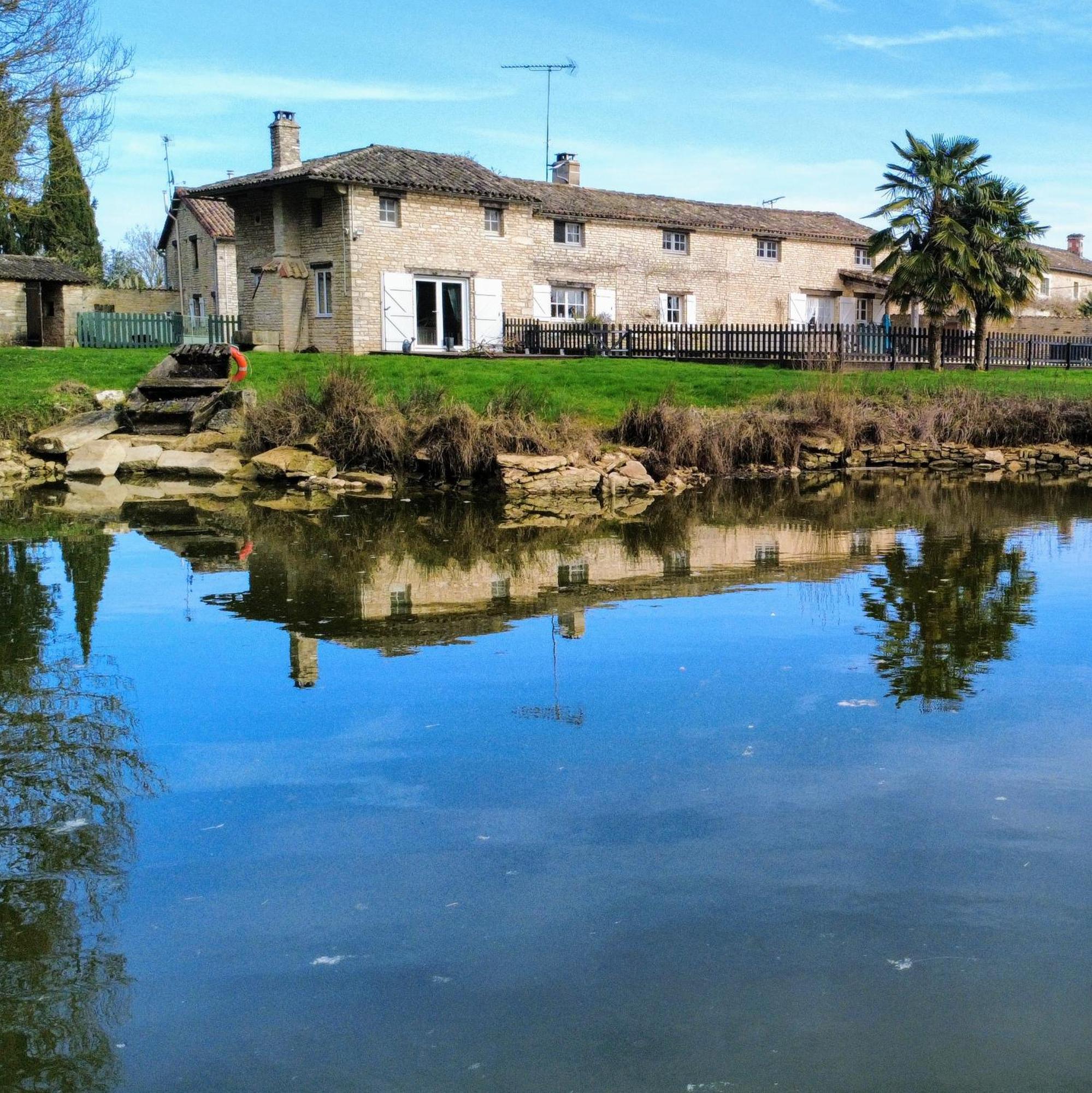 La Maison Du Petit Lac Messé Eksteriør billede